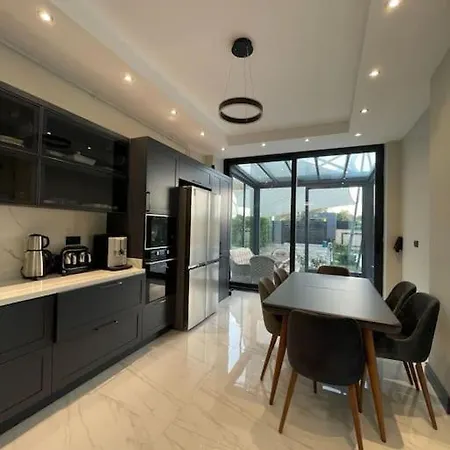 Btl House Ξενοδοχείο *