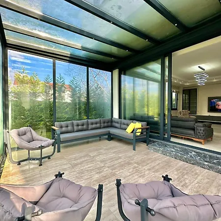 Ξενοδοχείο Btl House *